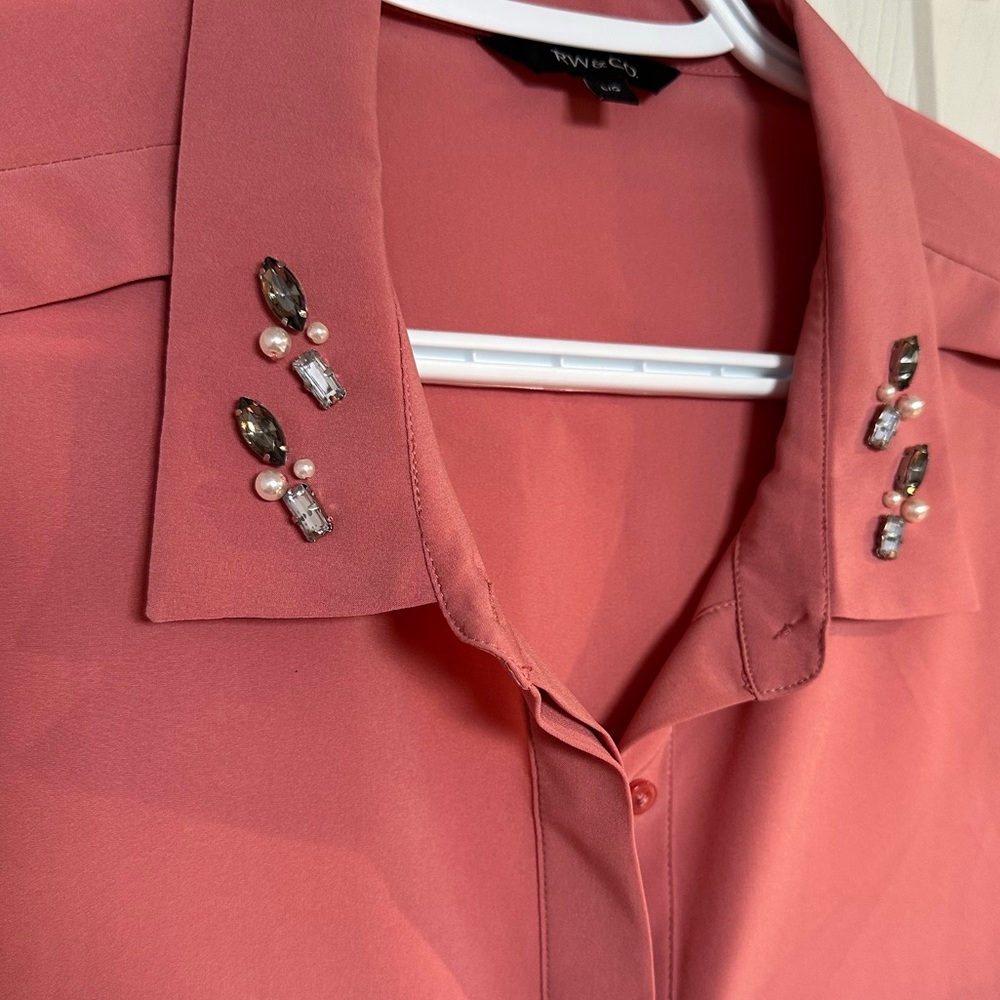Silky and super sexy, dusty rose coloured blouse from RW&Co. Ladies size Large - Picture 3 of 6